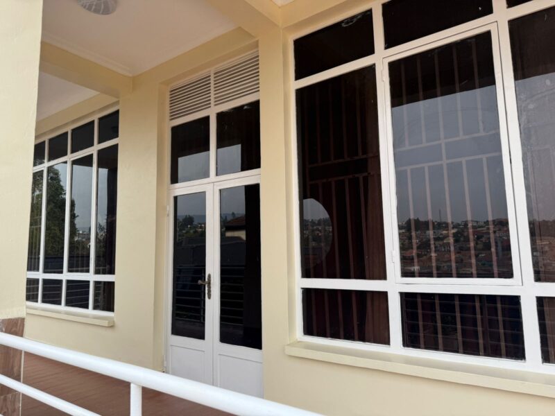 Gisozi house for rent 1500$
