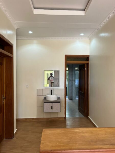 Beautiful house for rent karembure kicukiro