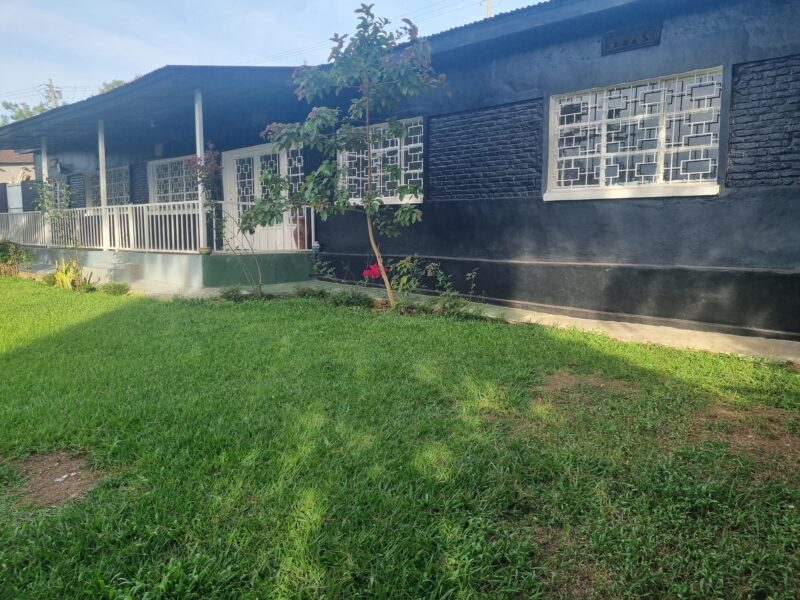 Remera old house with big plot for sale