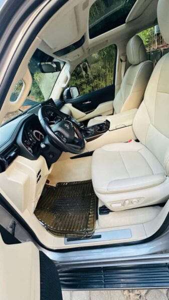 Toyota V8 automatic 2023