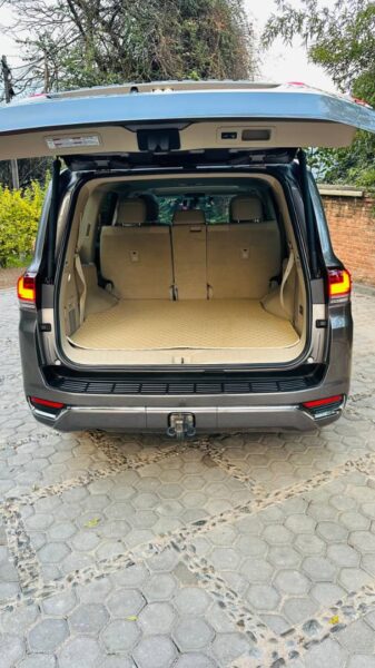 Toyota V8 automatic 2023