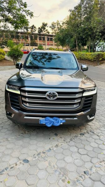 Toyota V8 automatic 2023