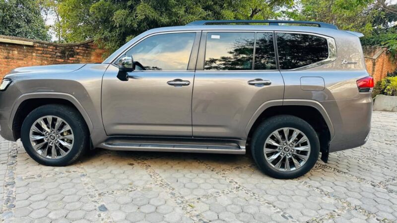 Toyota V8 automatic 2023