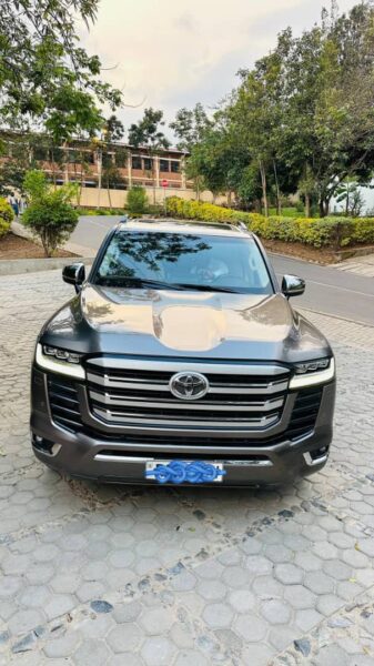 Toyota V8 automatic 2023