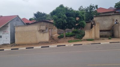 Niboyi old house for sale at main road