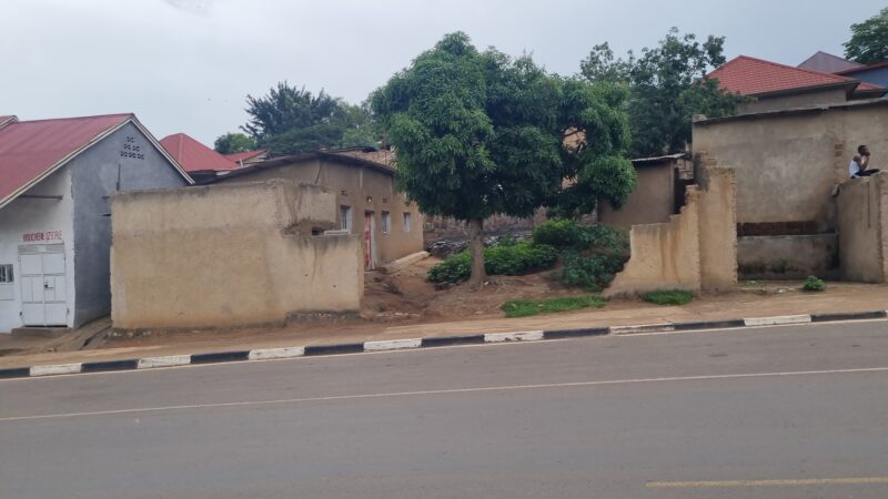 Niboyi old house for sale at main road