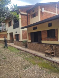 Nyarutarama old house with big plot for sale