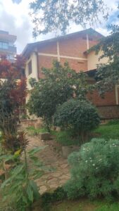 Nyarutarama old house with big plot for sale