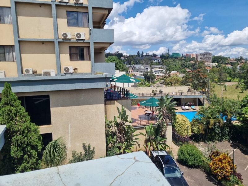 Nyarutarama hotel for sale