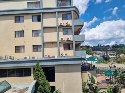 Nyarutarama hotel for sale