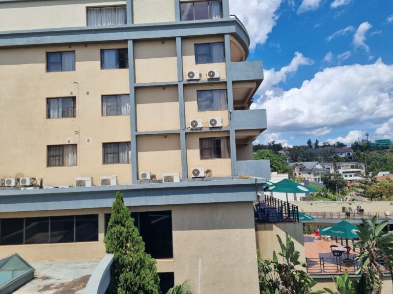 Nyarutarama hotel for sale