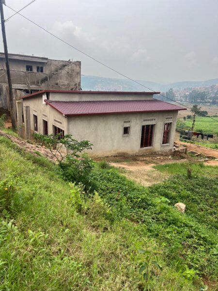 Ruyenzi kamonyi rugazi house for sale