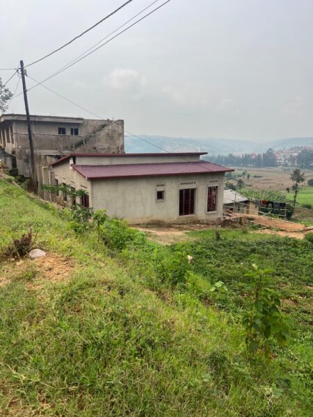 Ruyenzi kamonyi rugazi house for sale
