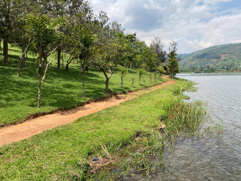 Muhazi 2.5hactares for sale at Kigali side