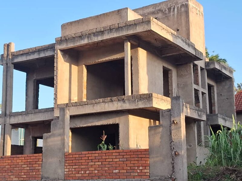 Ruyenzi unfinished house for sale