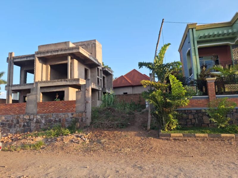 Ruyenzi unfinished house for sale