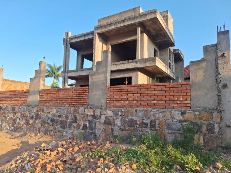 Ruyenzi unfinished house for sale