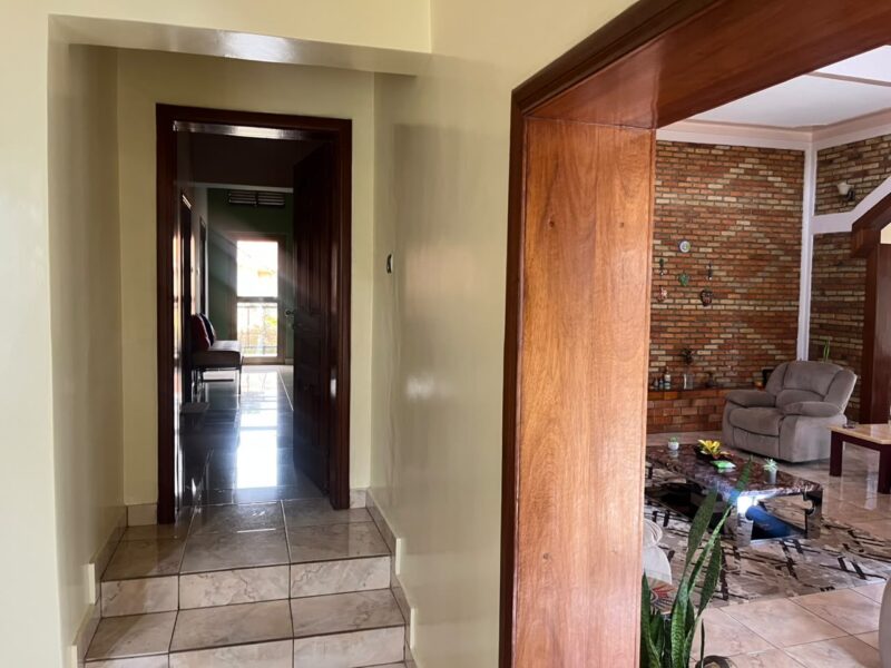 nyarutarama beautiful house for sale