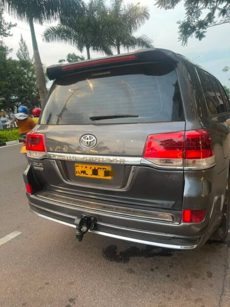 TOYOTA LANDCRUSA 2010