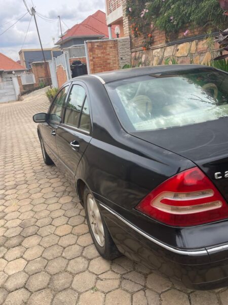 MERCEDES BENZ C200