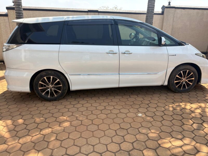 Toyota Esitima 2012 HYBRID