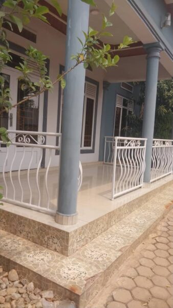 HOUSE FOR RENT AT KANOMBE, GASARABA
