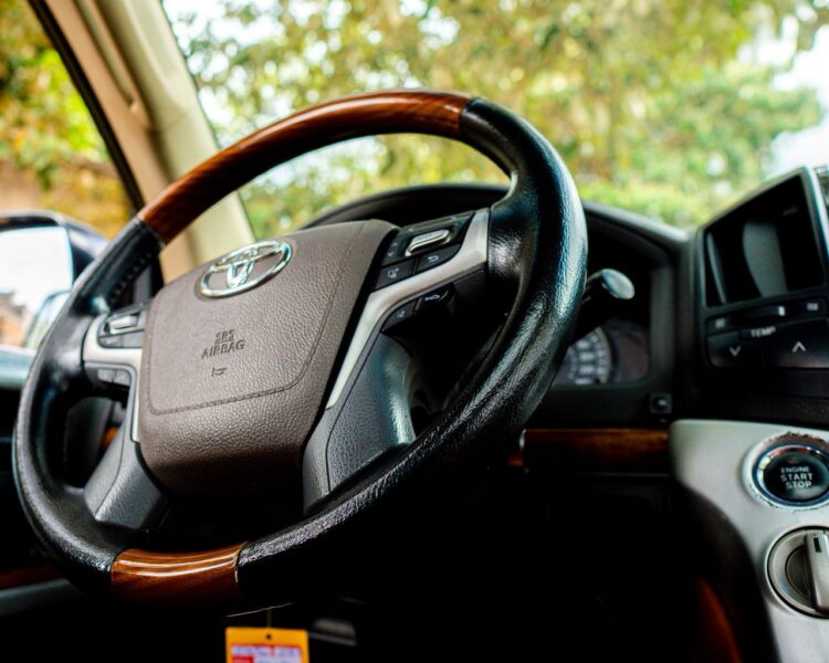 TOYOTA LANDCRUSA 2010