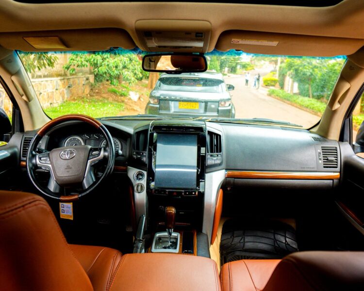 TOYOTA LANDCRUSA 2010