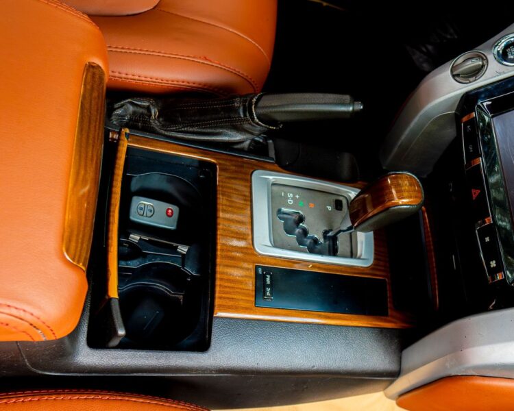 TOYOTA LANDCRUSA 2010