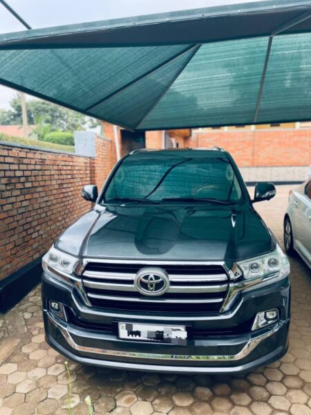 TOYOTA LANDCRUSA 2010
