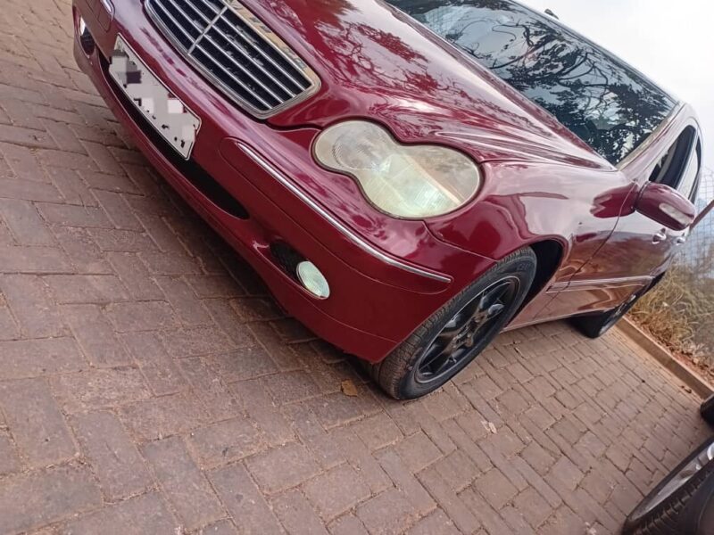 MERCEDES BENZ C200