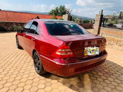 MERCEDES BENZ C200