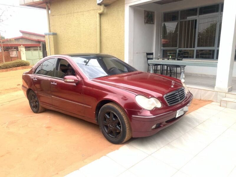 MERCEDES BENZ C200