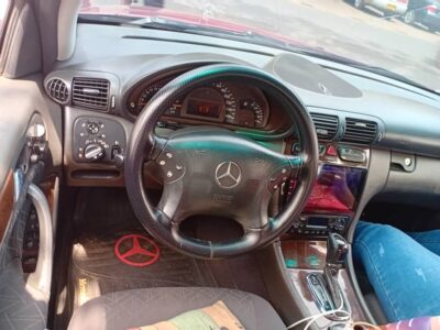 MERCEDES BENZ C200