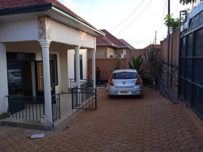 INZU NZIZA IGURISHWA KU GICIRO GITO KD IHEREREYE AHANTU HEZA