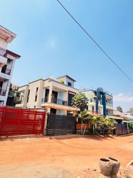 NICE HOUSE FOR SALE KICUKIRO NYANZA